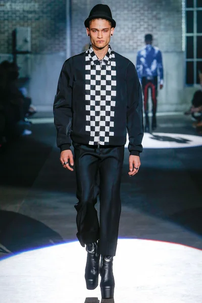 Look 17